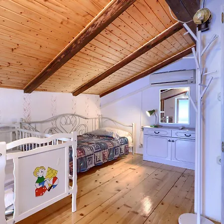 Donada By Interhome Nedescina