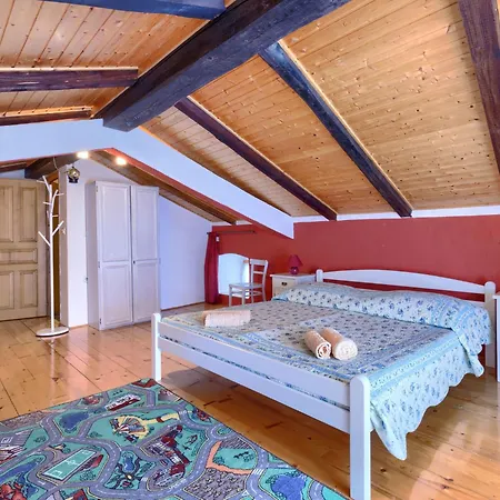 Donada By Interhome Nedescina